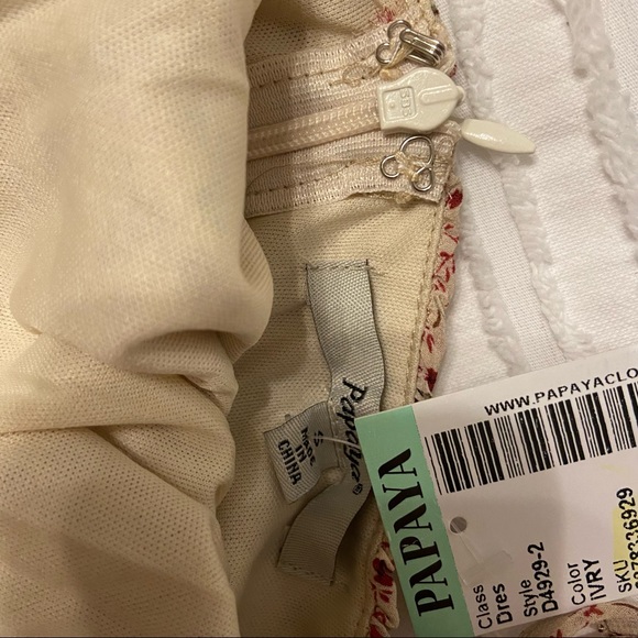 NWT New small papaya mini dress and cream color with floral rose pattern - Picture 3 of 7